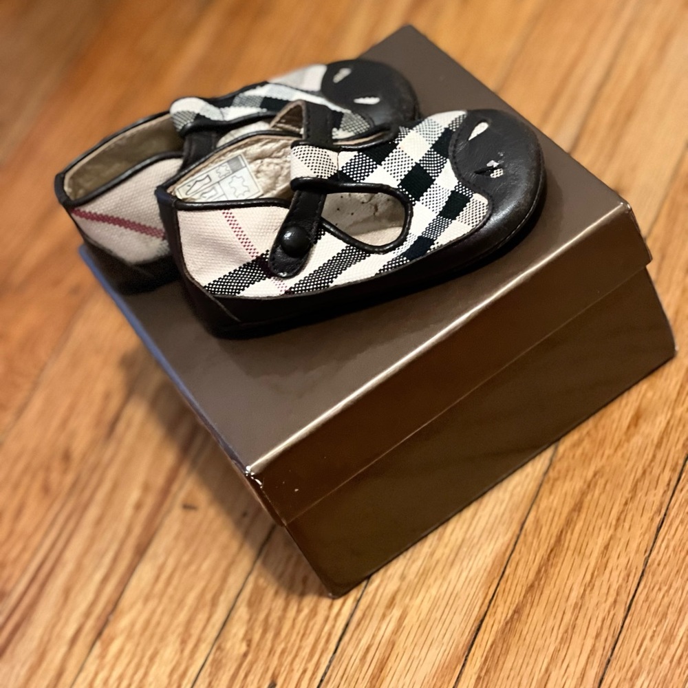Infant Burberry flats 3-6 months